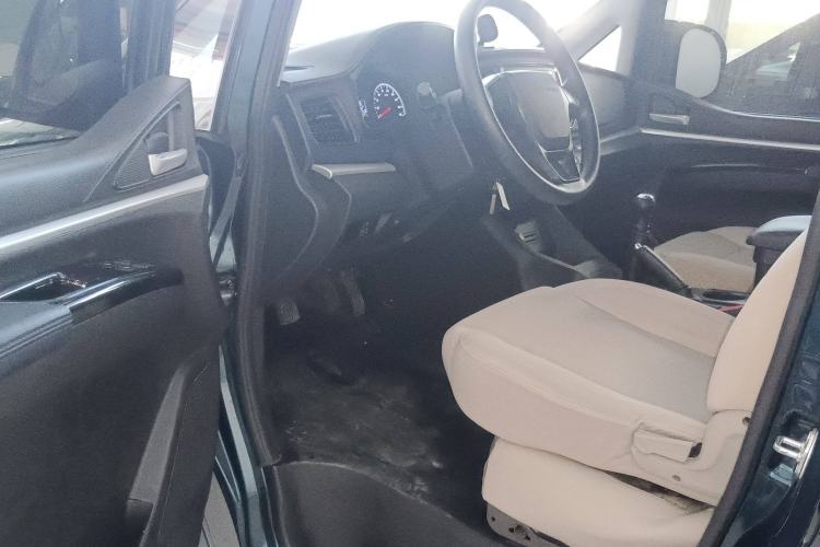 Used FORTHING Lingzhi 2022 M5L 1.6L Utility Model 7 Seats Interior 2