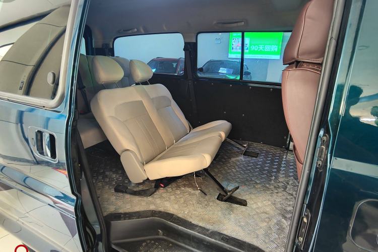 Used FORTHING Lingzhi 2022 M5L 1.6L Utility Model 7 Seats Interior 2