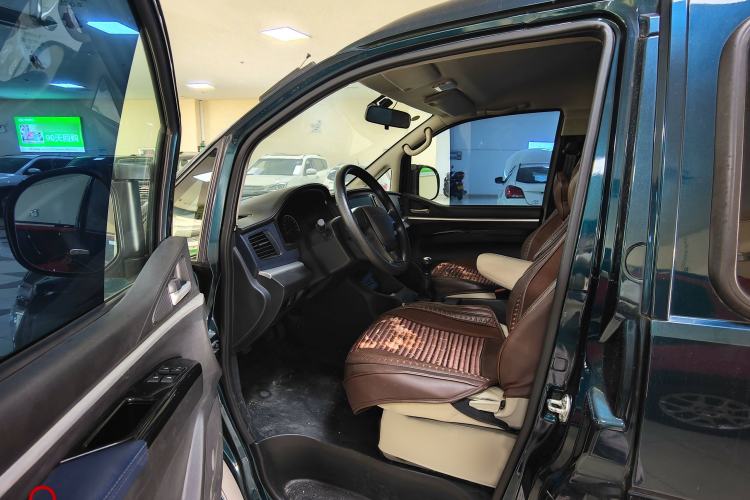 Used FORTHING Lingzhi 2022 M5L 1.6L Utility Model 7 Seats Interior 3