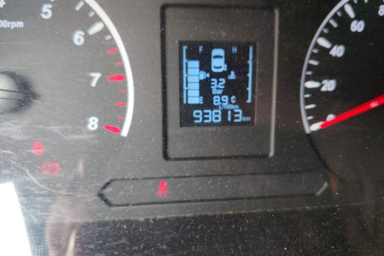 Used FORTHING Lingzhi 2022 M5L 1.6L Utility Model 7 Seats Odometer Close Up