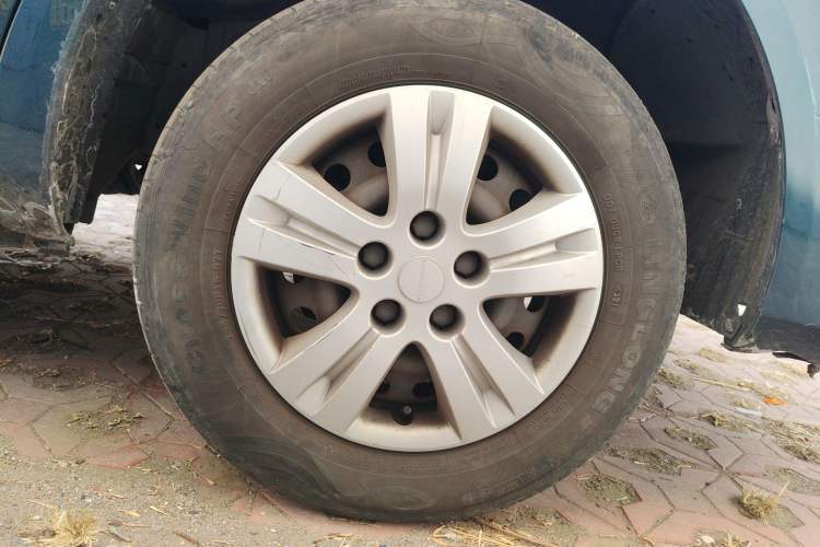 Used FORTHING Lingzhi 2022 M5L 1.6L Utility Model 7 Seats Right Front Wheel Hub