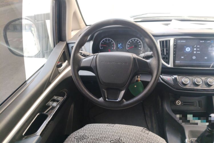 Used FORTHING Lingzhi 2022 M5L 1.6L Utility Model 7 Seats Steering Wheel