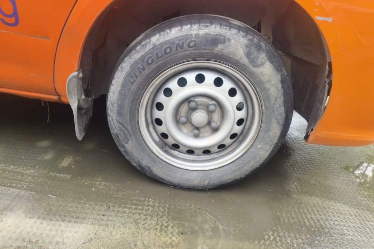 Used FORTHING Lingzhi 2022 V3 1.6L Base Model 2 Seats Right Front Wheel Hub