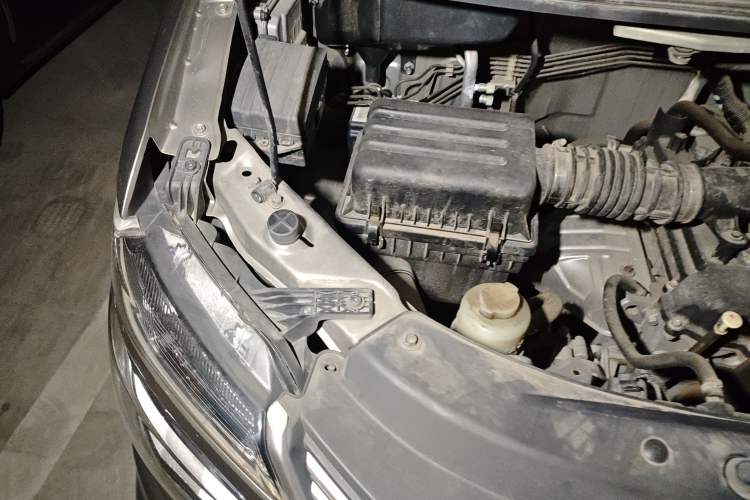 Used FORTHING Lingzhi 2022 M5L 1.6L Utility Model 7 Seats Engine Bay Right