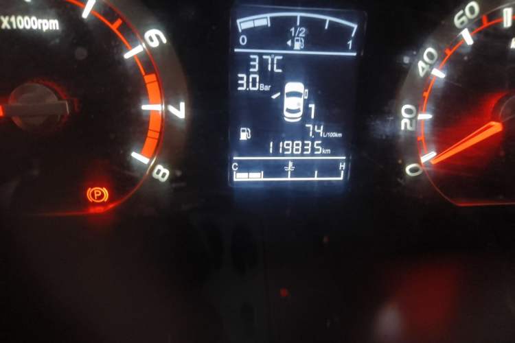 Used FORTHING Lingzhi 2022 Entry-Level M5L 1.6L Comfort Version 7 Seats Odometer Close Up