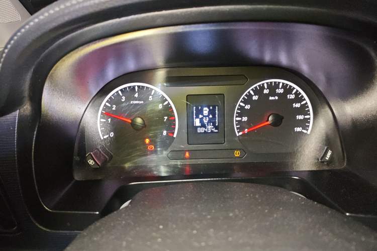 Used FORTHING Lingzhi 2022 M5L 1.6L Utility Model 7 Seats Odometer Close Up