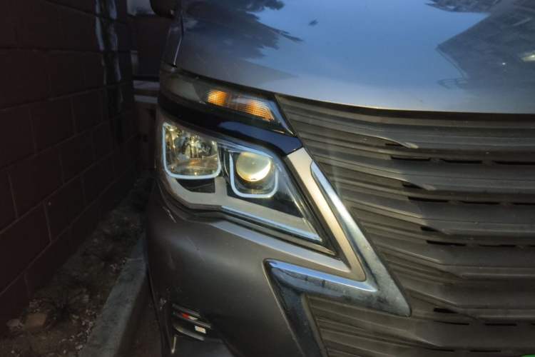 Used FORTHING Lingzhi 2022 Entry-Level M5L 1.6L Comfort Version 7 Seats Right Front Headlight
