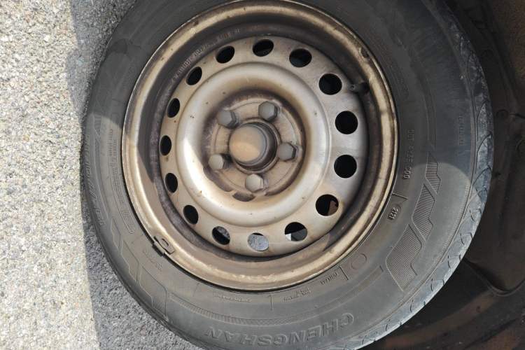 Used FORTHING Lingzhi 2022 V3 1.6L Base Model 2 Seats Right Front Wheel Hub