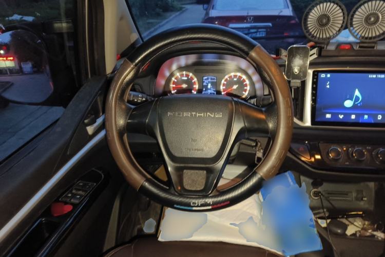 Used FORTHING Lingzhi 2022 Entry-Level M5L 1.6L Comfort Version 7 Seats Steering Wheel