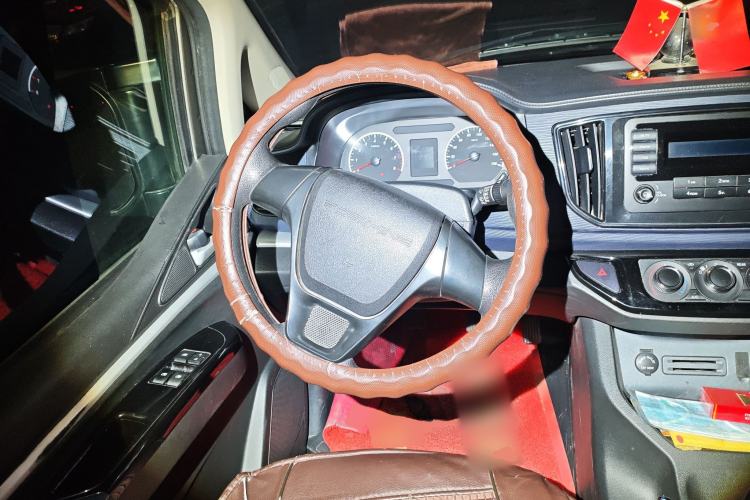 Used FORTHING Lingzhi 2022 M5L 1.6L Utility Model 7 Seats Steering Wheel
