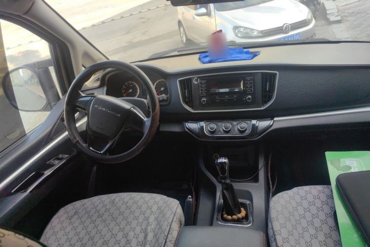 Used FORTHING Lingzhi 2022 Striving Version M5L 1.6L Base Model 9-Seater Center Console