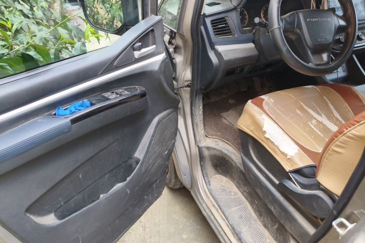 Used FORTHING Lingzhi 2022 Revised Version Striving Edition M5L 2.0L Base Model 9-Seater Driver Seat