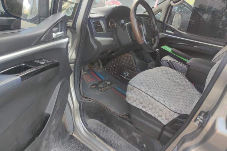 Used FORTHING Lingzhi 2022 Striving Version M5L 1.6L Base Model 9-Seater Driver Seat