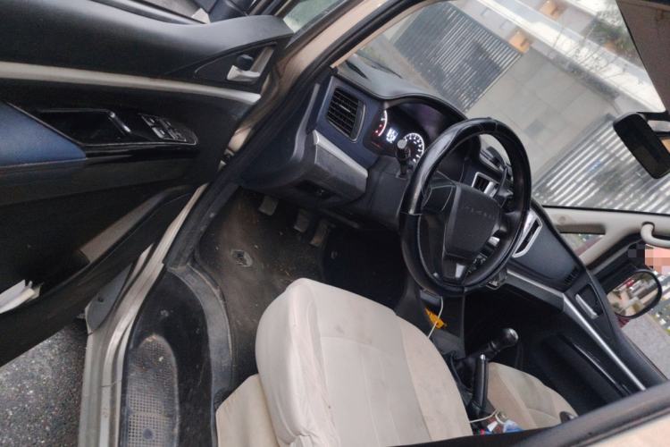Used FORTHING Lingzhi 2022 M5 1.6L Practical Model 5 Seats Driver Seat