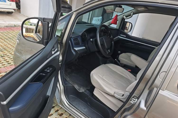 Used FORTHING Lingzhi 2022 M5 1.6L Practical Model 5 Seats Driver Seat