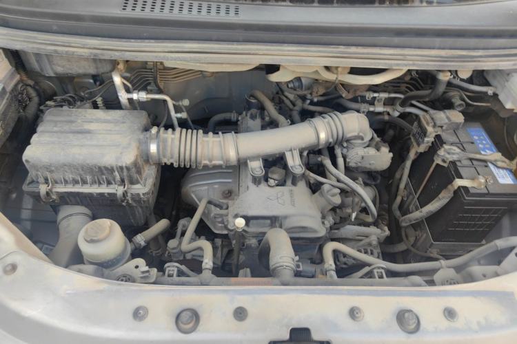 Used FORTHING Lingzhi 2022 Striving Version M5L 1.6L Base Model 9-Seater Engine Bay