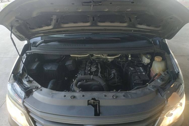 Used FORTHING Lingzhi 2022 Striving Version M5L 2.0L Basic Model 9-Seater Engine Bay