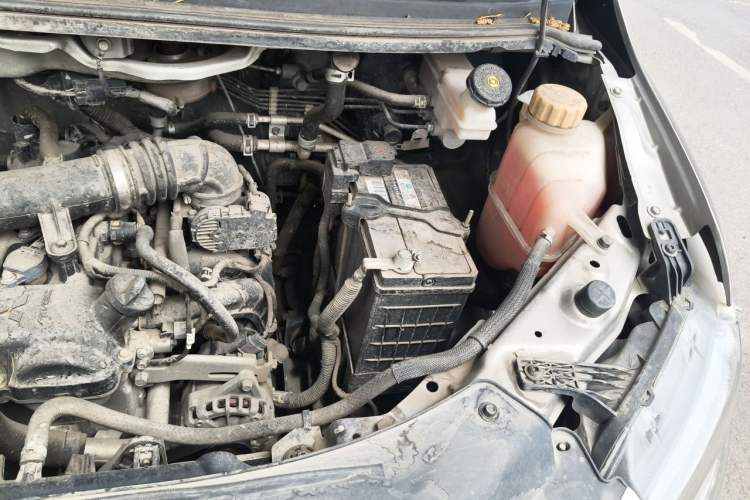 Used FORTHING Lingzhi 2022 M5 1.6L Practical 7-Seater Engine Bay Left