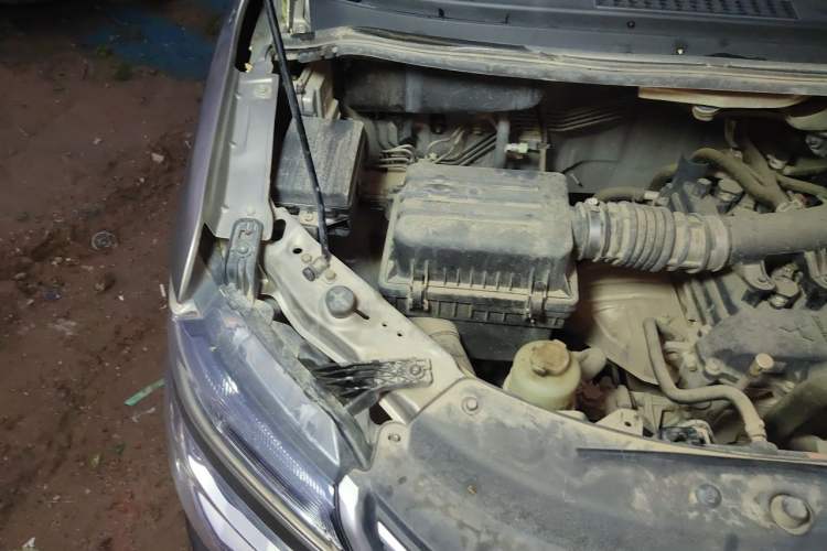 Used FORTHING Lingzhi 2022 M5 1.6L Practical Model 5 Seats Engine Bay Right