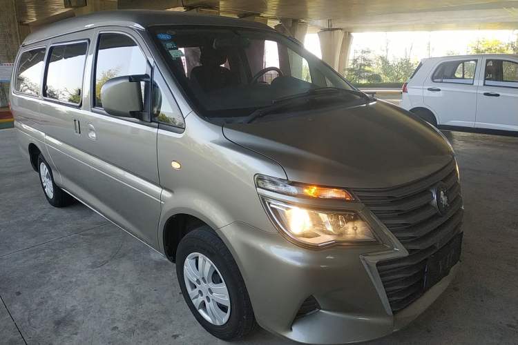 Used FORTHING Lingzhi 2022 Striving Version M5L 2.0L Basic Model 9-Seater Front Right 45 Deg