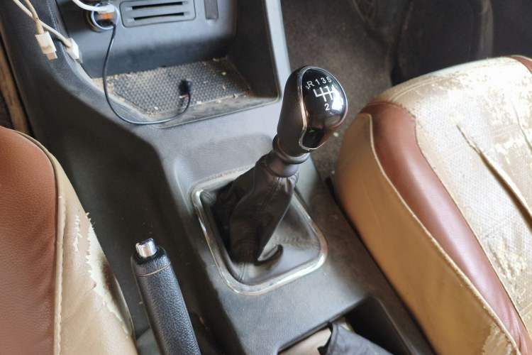Used FORTHING Lingzhi 2022 Revised Version Striving Edition M5L 2.0L Base Model 9-Seater Gear Lever