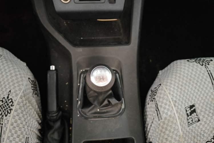 Used FORTHING Lingzhi 2022 M5 1.6L Practical 7-Seater Gear Lever
