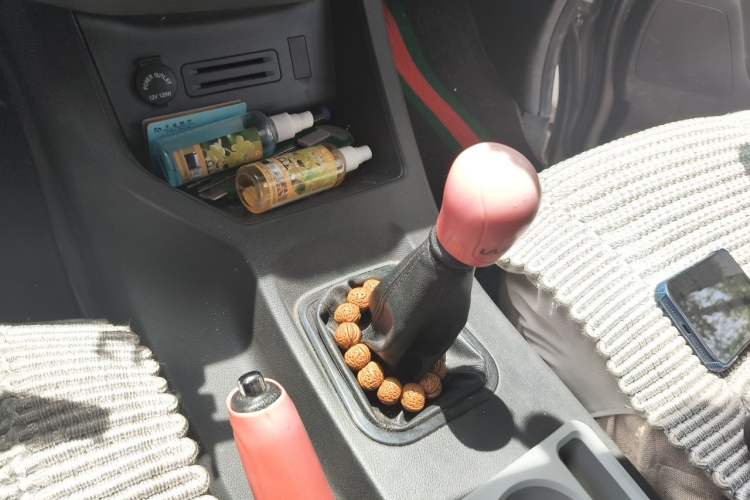 Used FORTHING Lingzhi 2022 M5 1.6L Practical 7-Seater Gear Lever