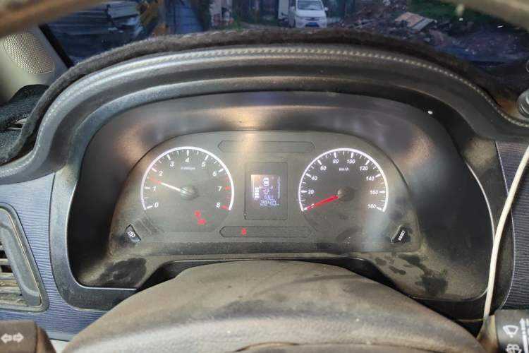 Used FORTHING Lingzhi 2022 M5 1.6L Practical Model 5 Seats Instrument Cluster