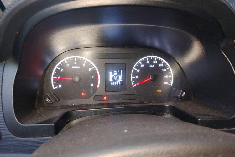 Used FORTHING Lingzhi 2022 M5 1.6L Practical Model 5 Seats Instrument Cluster