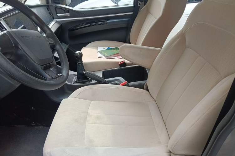 Used FORTHING Lingzhi 2022 M5L 1.6L Utility Model 7 Seats Left Front Seat