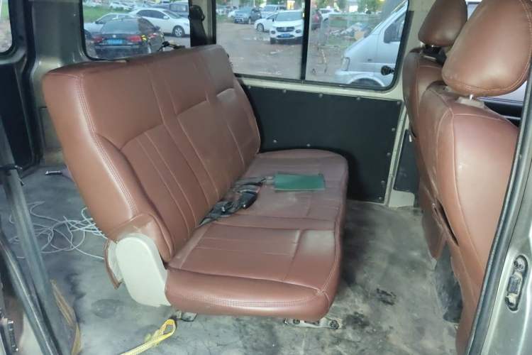 Used FORTHING Lingzhi 2022 M5 1.6L Practical Model 5 Seats Left Rear Seat