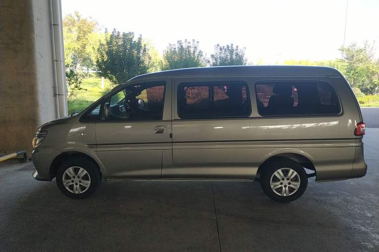 Used FORTHING Lingzhi 2022 Striving Version M5L 2.0L Basic Model 9-Seater Left Side