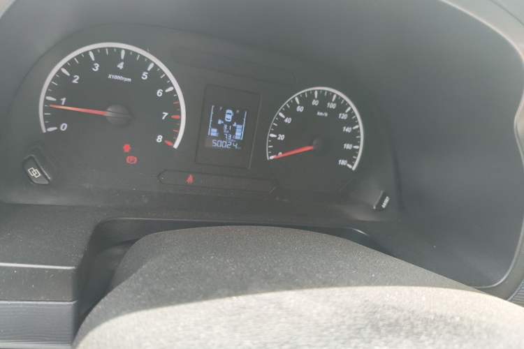 Used FORTHING Lingzhi 2022 M5 1.6L Practical 7-Seater Odometer Close Up