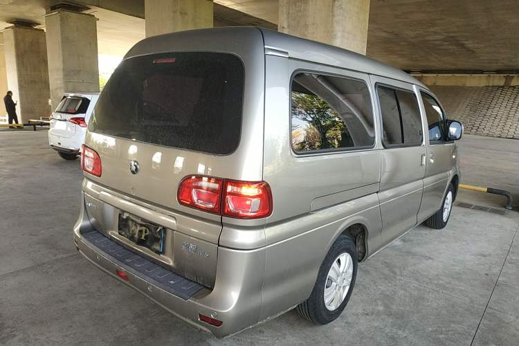 Used FORTHING Lingzhi 2022 Striving Version M5L 2.0L Basic Model 9-Seater Rear Right 45 Deg