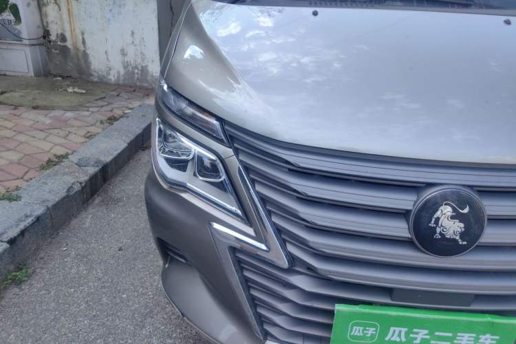 Used FORTHING Lingzhi 2022 Striving Version M5L 1.6L Base Model 9-Seater Right Front Headlight