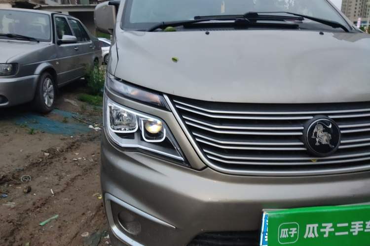 Used FORTHING Lingzhi 2022 M5 1.6L Practical Model 5 Seats Right Front Headlight