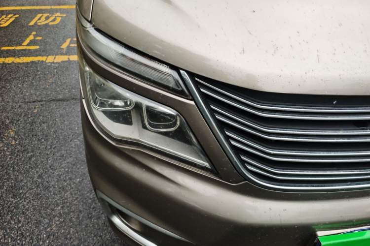 Used FORTHING Lingzhi 2022 M5 1.6L Practical Model 5 Seats Right Front Headlight