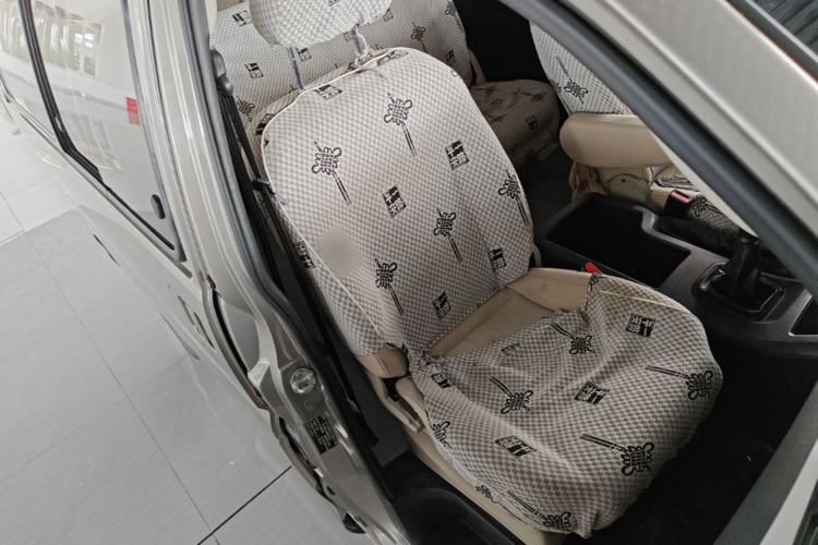 Used FORTHING Lingzhi 2022 M5 1.6L Practical 7-Seater Right Front Seat