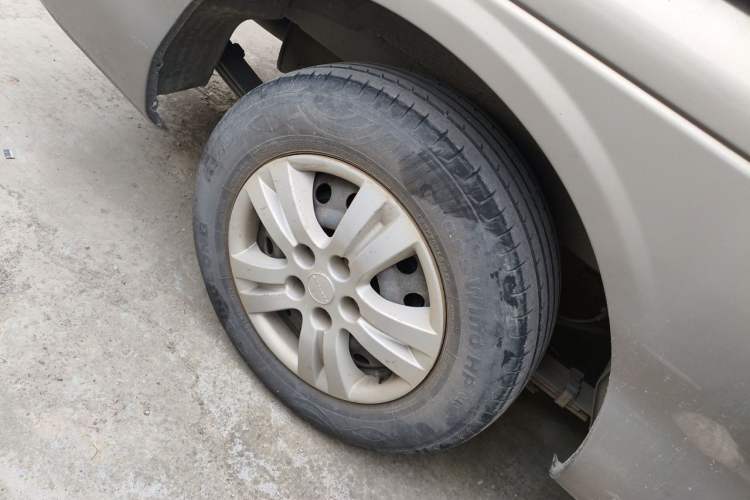 Used FORTHING Lingzhi 2022 Revised Version Striving Edition M5L 2.0L Base Model 9-Seater Right Front Wheel Hub