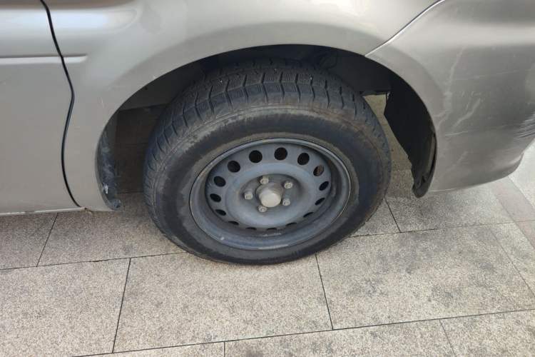Used FORTHING Lingzhi 2022 M5L 1.6L Utility Model 7 Seats Right Front Wheel Hub