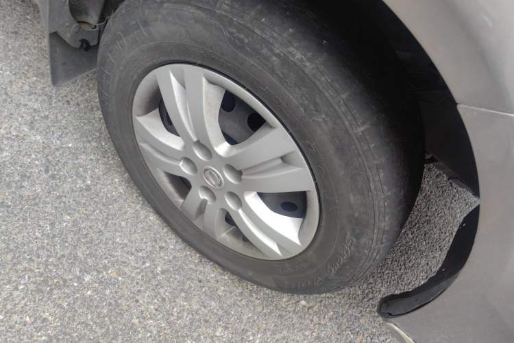 Used FORTHING Lingzhi 2022 Striving Version M5L 1.6L Base Model 9-Seater Right Front Wheel Hub