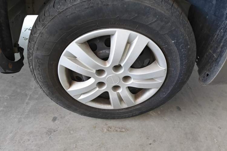 Used FORTHING Lingzhi 2022 M5 1.6L Practical Model 5 Seats Right Front Wheel Hub