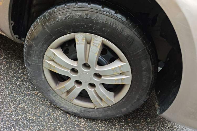 Used FORTHING Lingzhi 2022 M5 1.6L Practical Model 5 Seats Right Front Wheel Hub