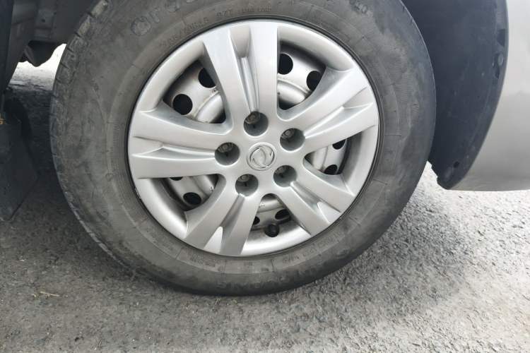 Used FORTHING Lingzhi 2022 M5 1.6L Practical 7-Seater Right Front Wheel Hub