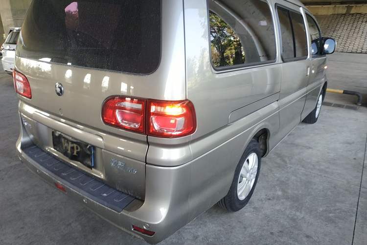 Used FORTHING Lingzhi 2022 Striving Version M5L 2.0L Basic Model 9-Seater Right Rear Taillight