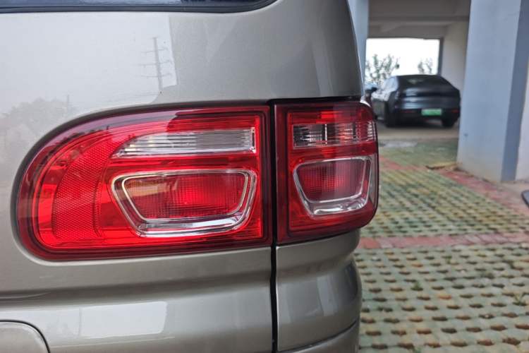 Used FORTHING Lingzhi 2022 M5 1.6L Practical Model 5 Seats Right Rear Taillight