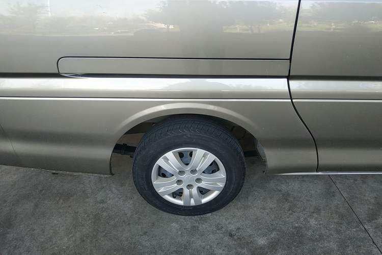 Used FORTHING Lingzhi 2022 Striving Version M5L 2.0L Basic Model 9-Seater Right Rear Wheel Hub