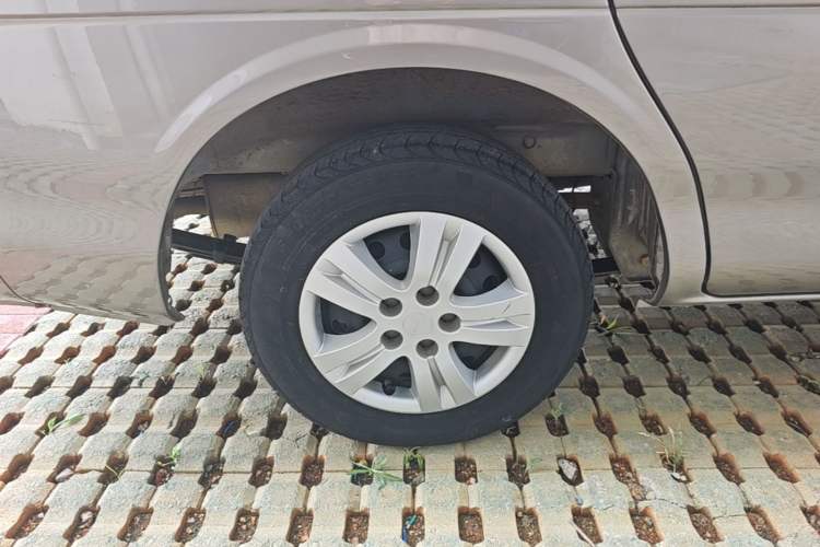 Used FORTHING Lingzhi 2022 M5 1.6L Practical Model 5 Seats Right Rear Wheel Hub