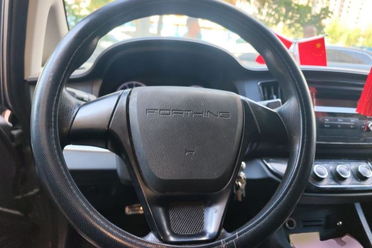 Used FORTHING Lingzhi 2022 M5L 1.6L Utility Model 7 Seats Steering Wheel