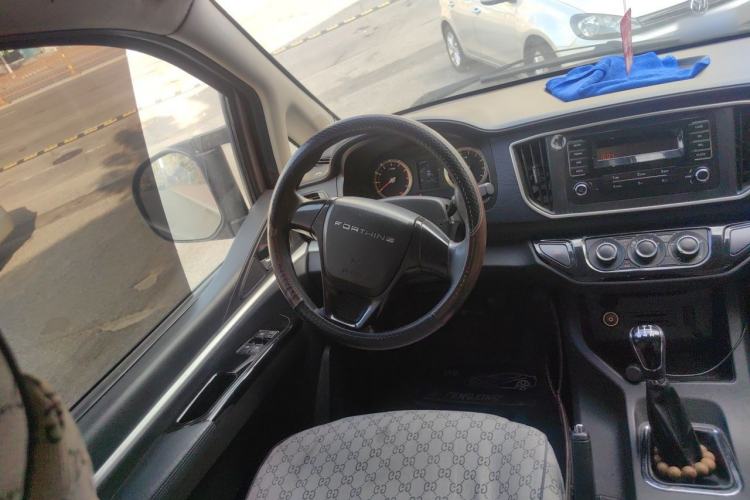 Used FORTHING Lingzhi 2022 Striving Version M5L 1.6L Base Model 9-Seater Steering Wheel